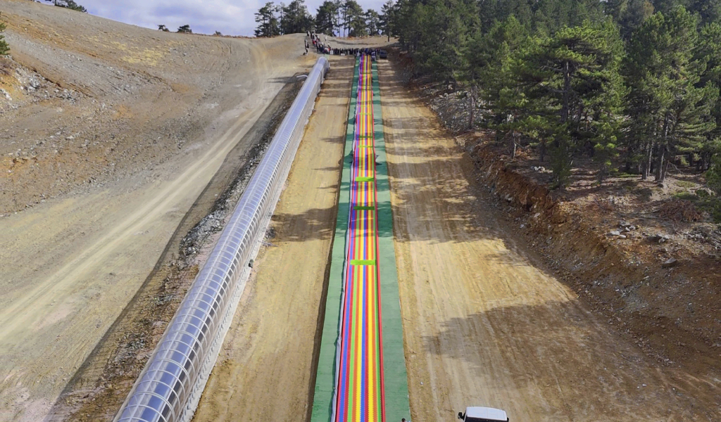 Gediz’de 260 Metre Renkli Kaydırak