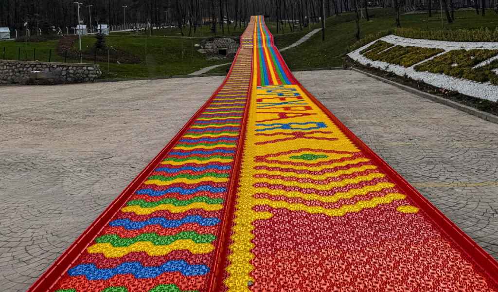 Bursa’da 225 Metre Uzunluğunda Dev Renkli Kaydırak